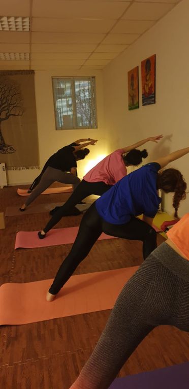Yoga y Vida personas en curso de yoga